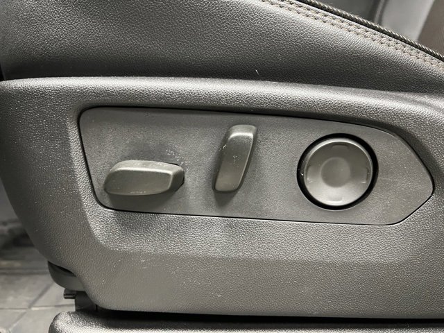 Used 2025 Chevrolet Suburban High Country image 19