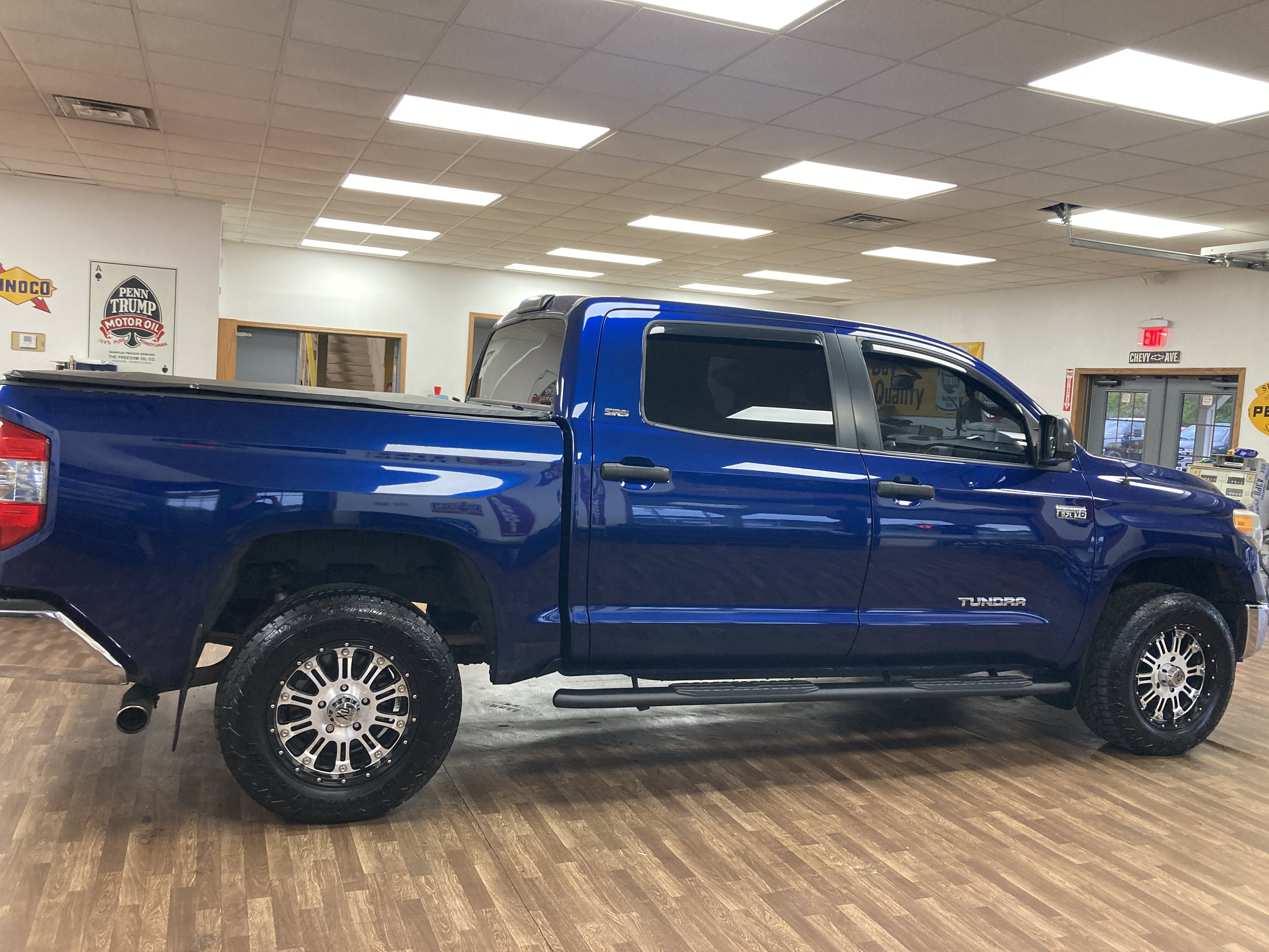 Used 2014 Toyota Tundra SR5 w/ SR5 Upgrade Package AWD/4WD image 5