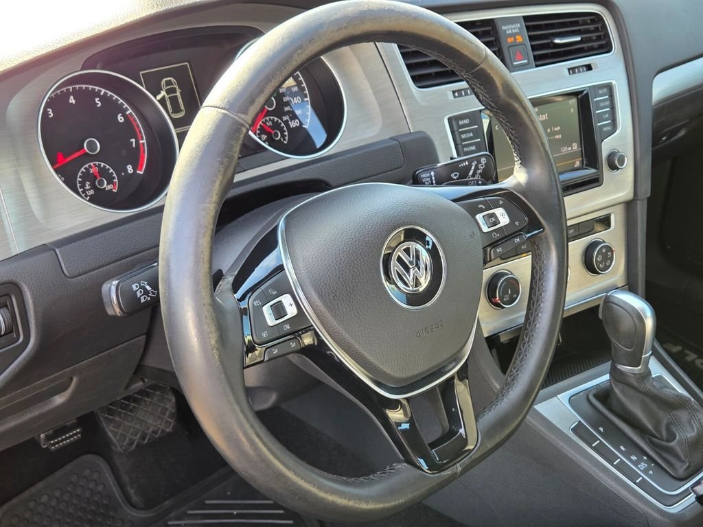 Used 2015 Volkswagen Golf S FWD image 24