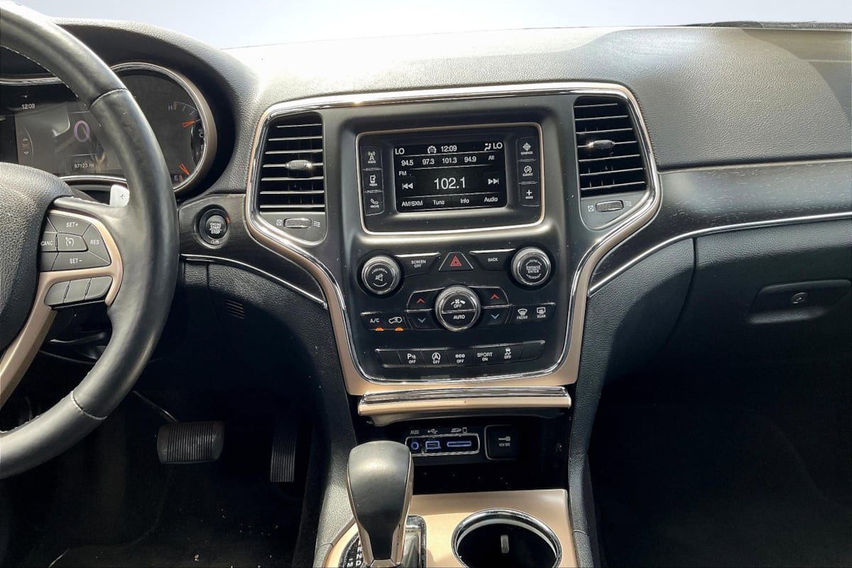 Used 2017 Jeep Grand Cherokee Limited AWD/4WD image 5
