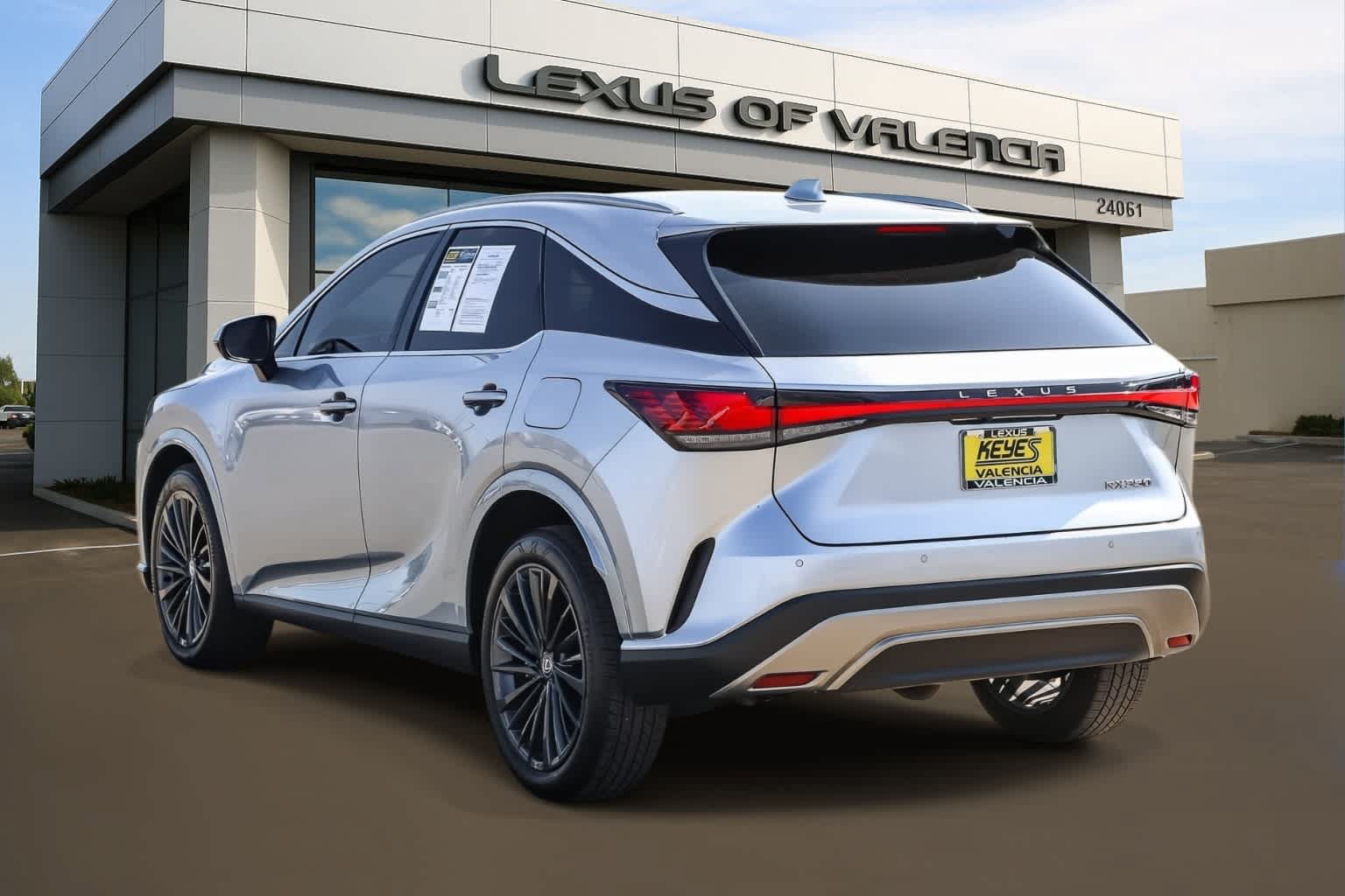 Used 2025 Lexus RX 350 Premium w/ Convenience Package FWD image 2