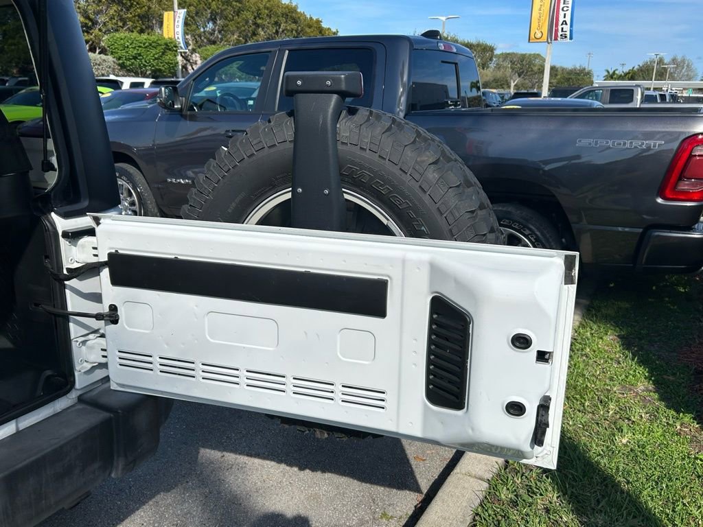 Certified 2017 Jeep Wrangler Unlimited Rubicon w/ Connectivity Group image 41