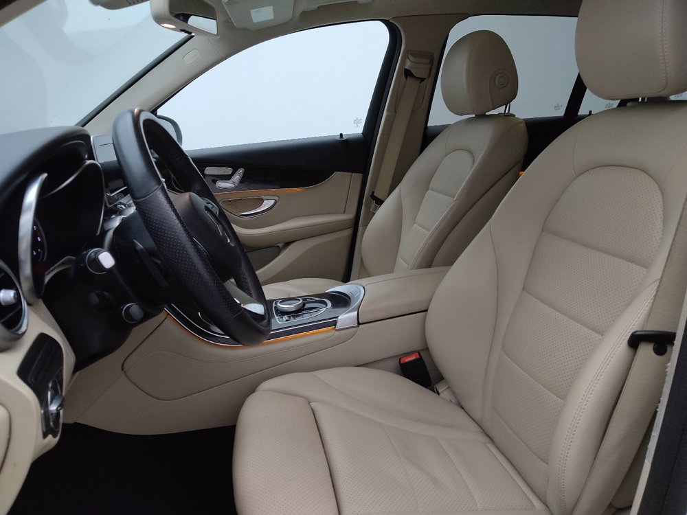 Used 2019 Mercedes-Benz GLC 300 w/ Premium Package image 17