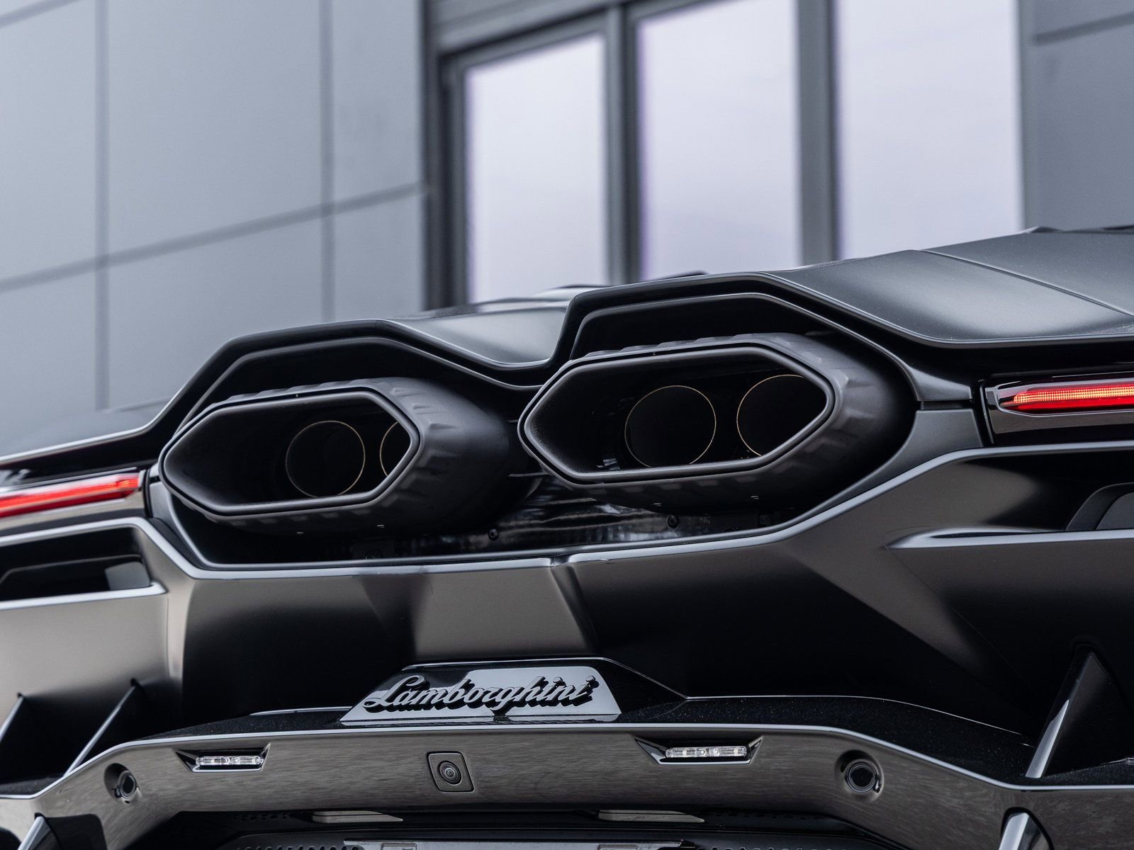 Used 2024 Lamborghini Revuelto image 14