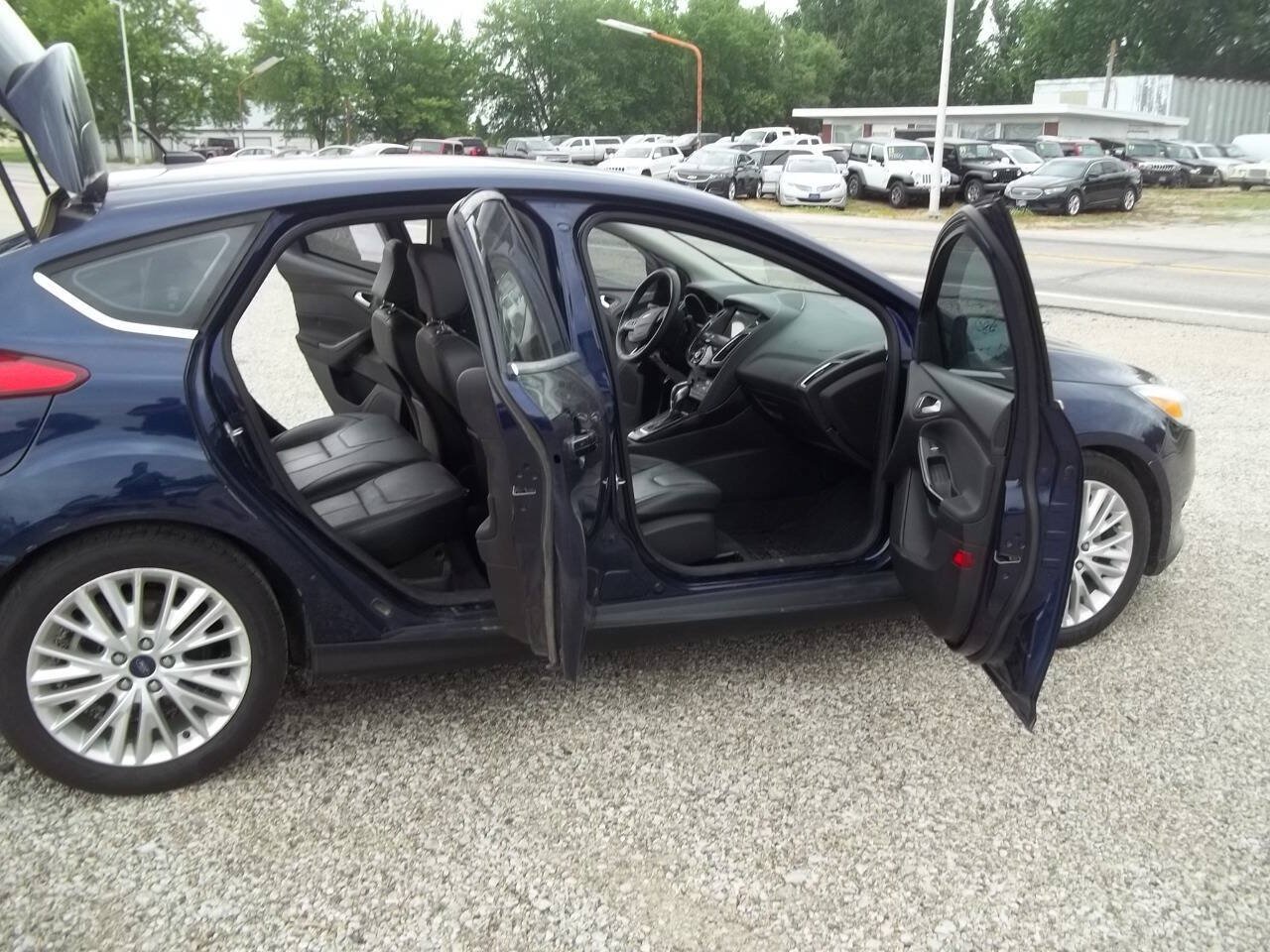 Used 2016 Ford Focus Titanium w/ Titanium Cold Weather Package FWD image 8