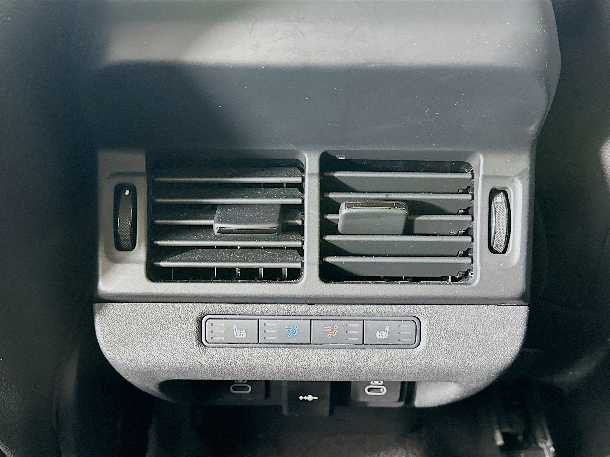 Used 2024 Land Rover Range Rover Evoque Dynamic SE image 35