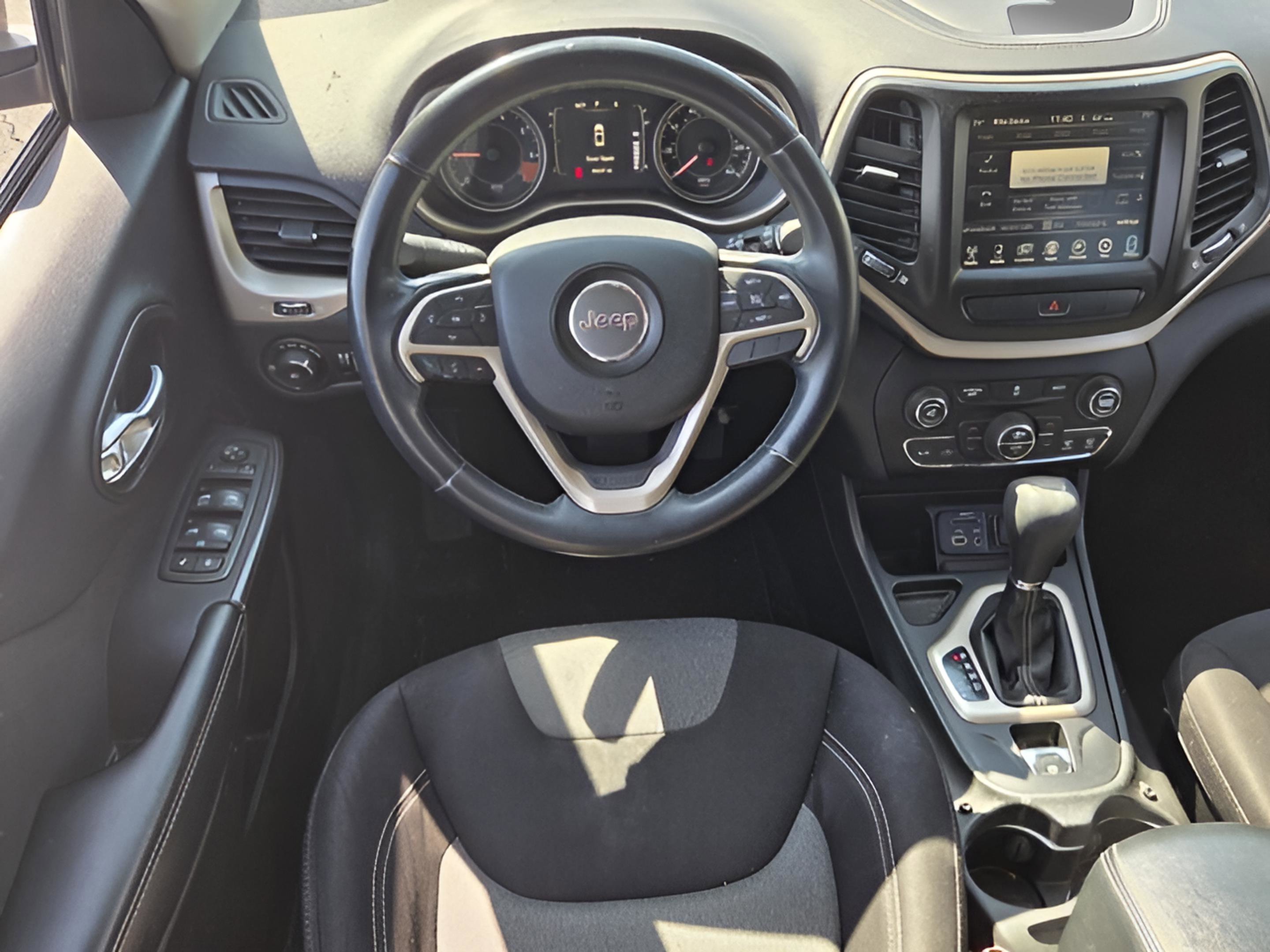 Used 2014 Jeep Cherokee Latitude w/ Comfort/Convenience Group image 19