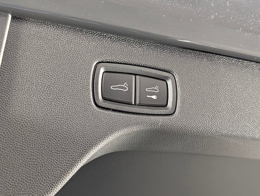New 2026 Porsche Macan Electric image 19