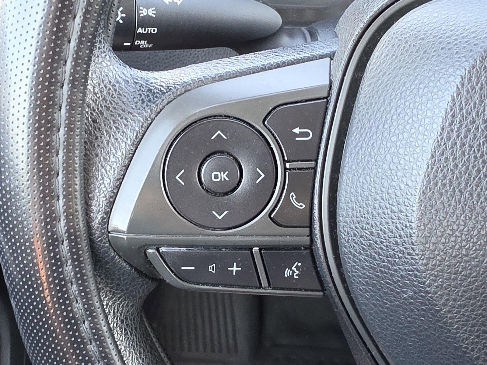Used 2020 Toyota Corolla LE FWD image 17