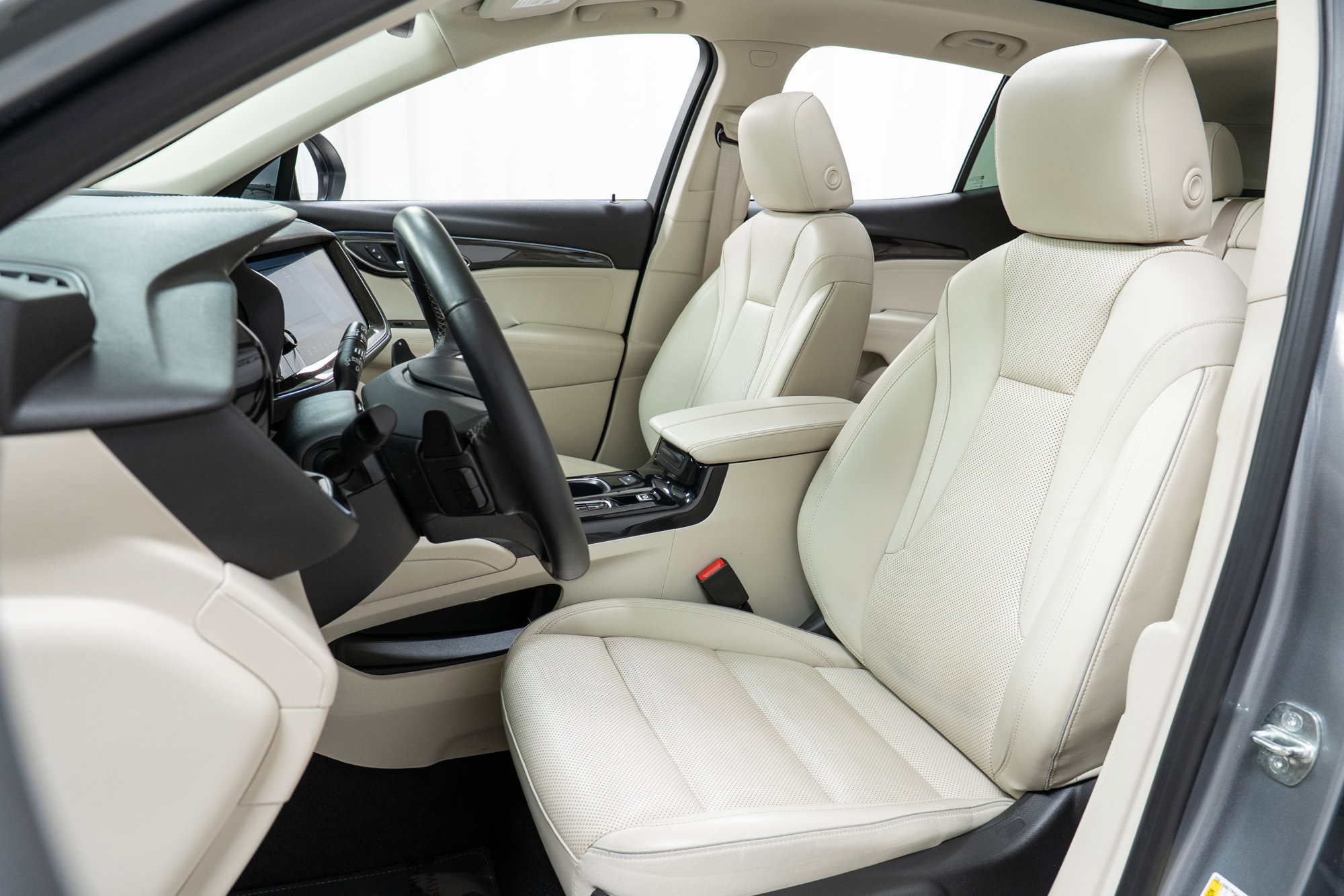 Used 2021 Buick Envision Essence w/ Technology Package I image 14