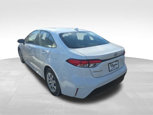 Used 2024 Toyota Corolla LE image 3