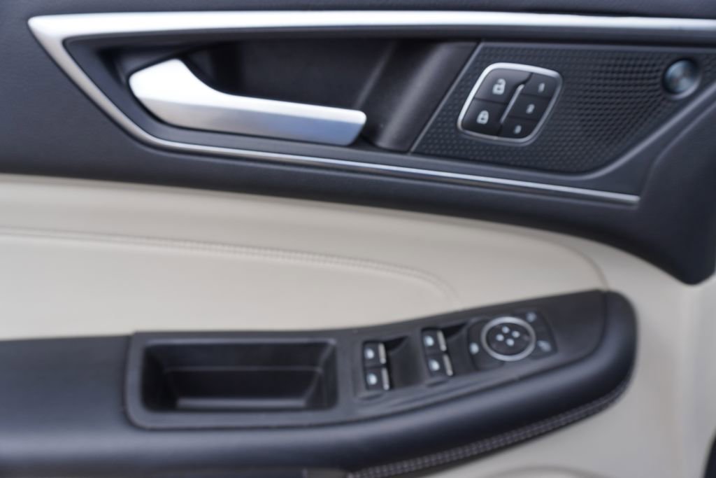 Used 2021 Ford Edge Titanium image 9