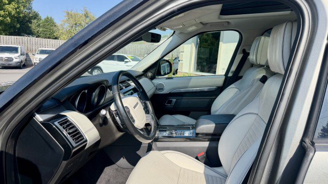 Used 2017 Land Rover Discovery First Edition AWD/4WD image 5