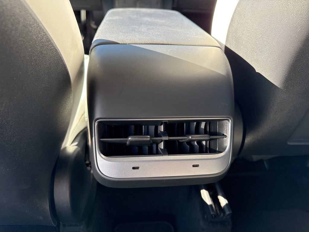 Used 2022 Tesla Model Y Performance image 14