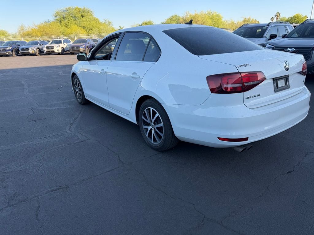 Used 2017 Volkswagen Jetta SE FWD image 4