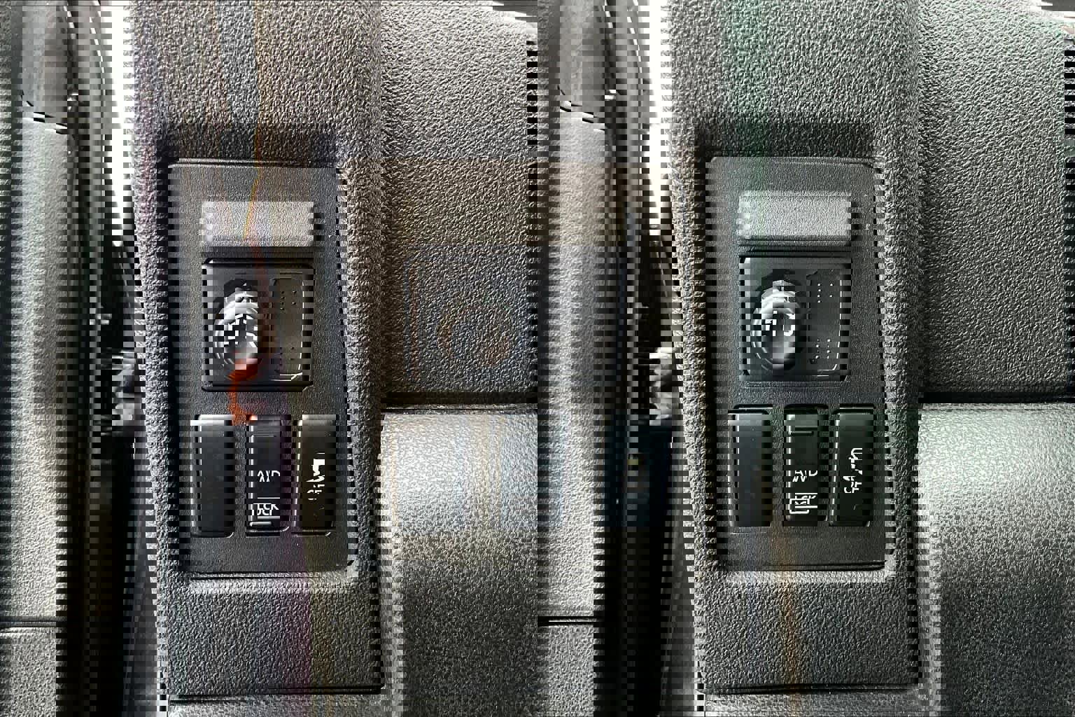 Used 2011 Nissan Rogue SV w/ Premium Pkg image 35