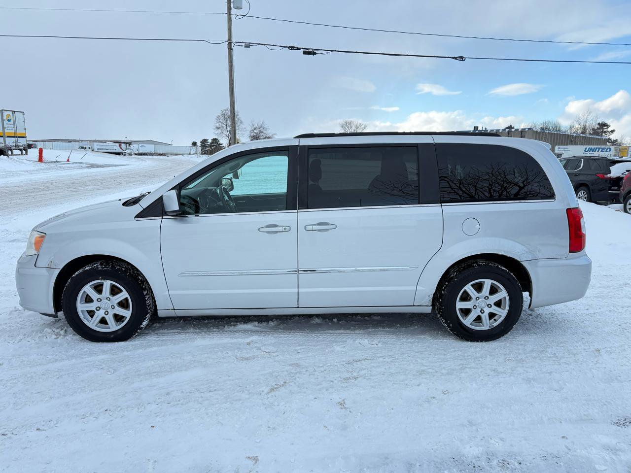 Used 2012 Chrysler Town & Country Touring image 6
