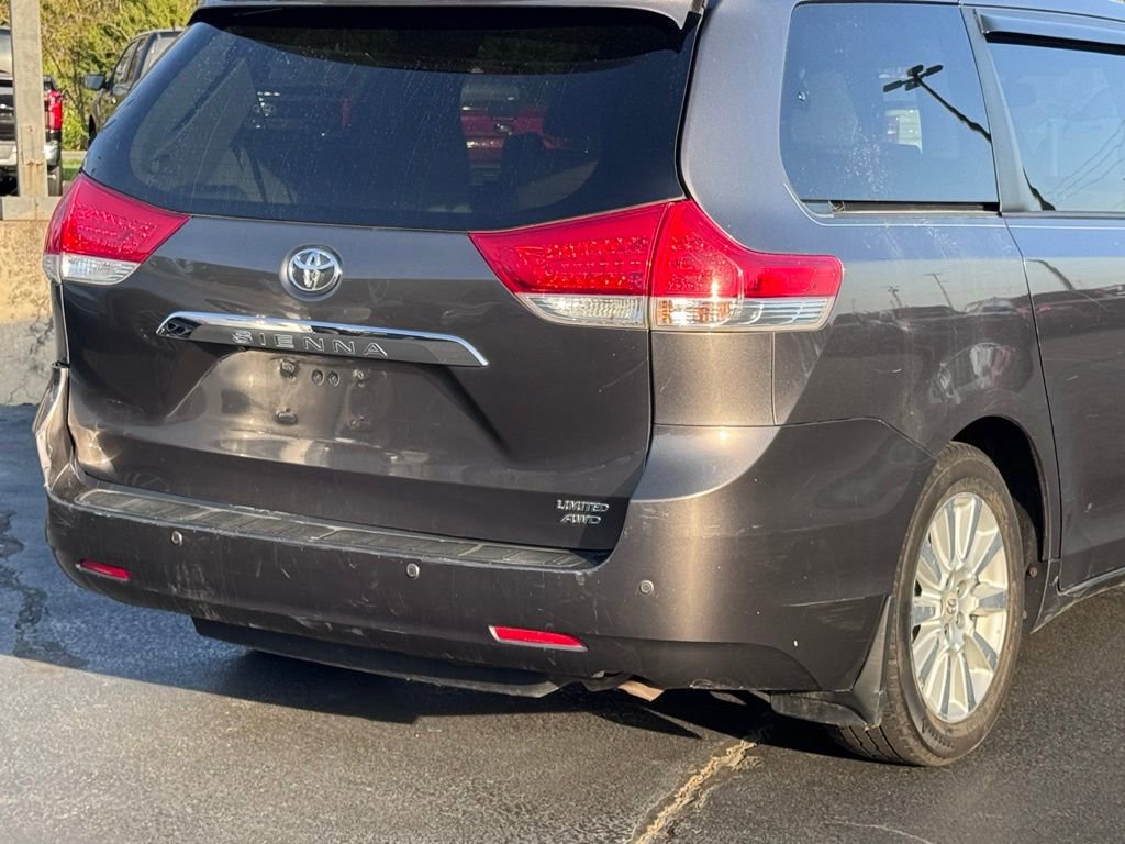 Used 2012 Toyota Sienna Limited w/ Premium Pkg image 38