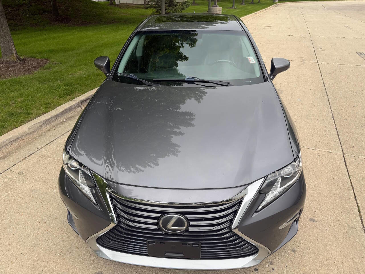 Used 2017 Lexus ES 350 w/ Luxury Package FWD image 2