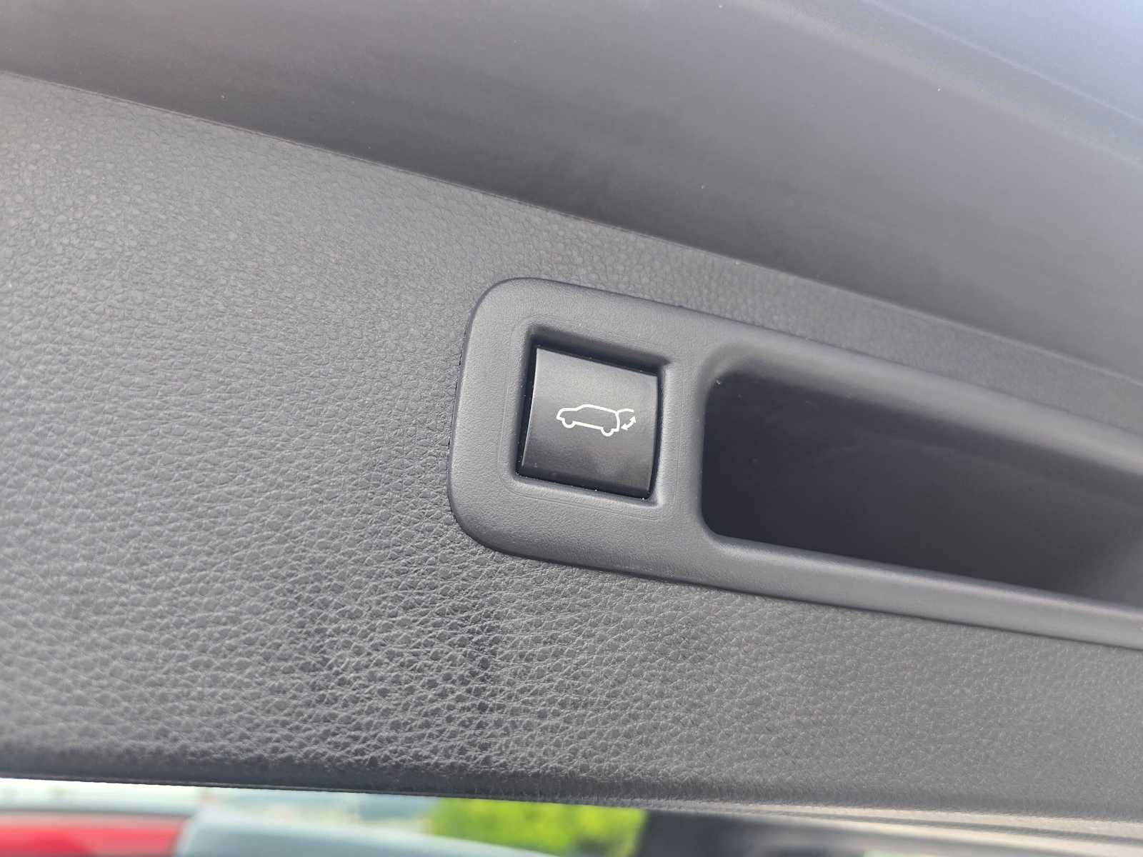 Used 2023 Toyota Highlander LE FWD image 15