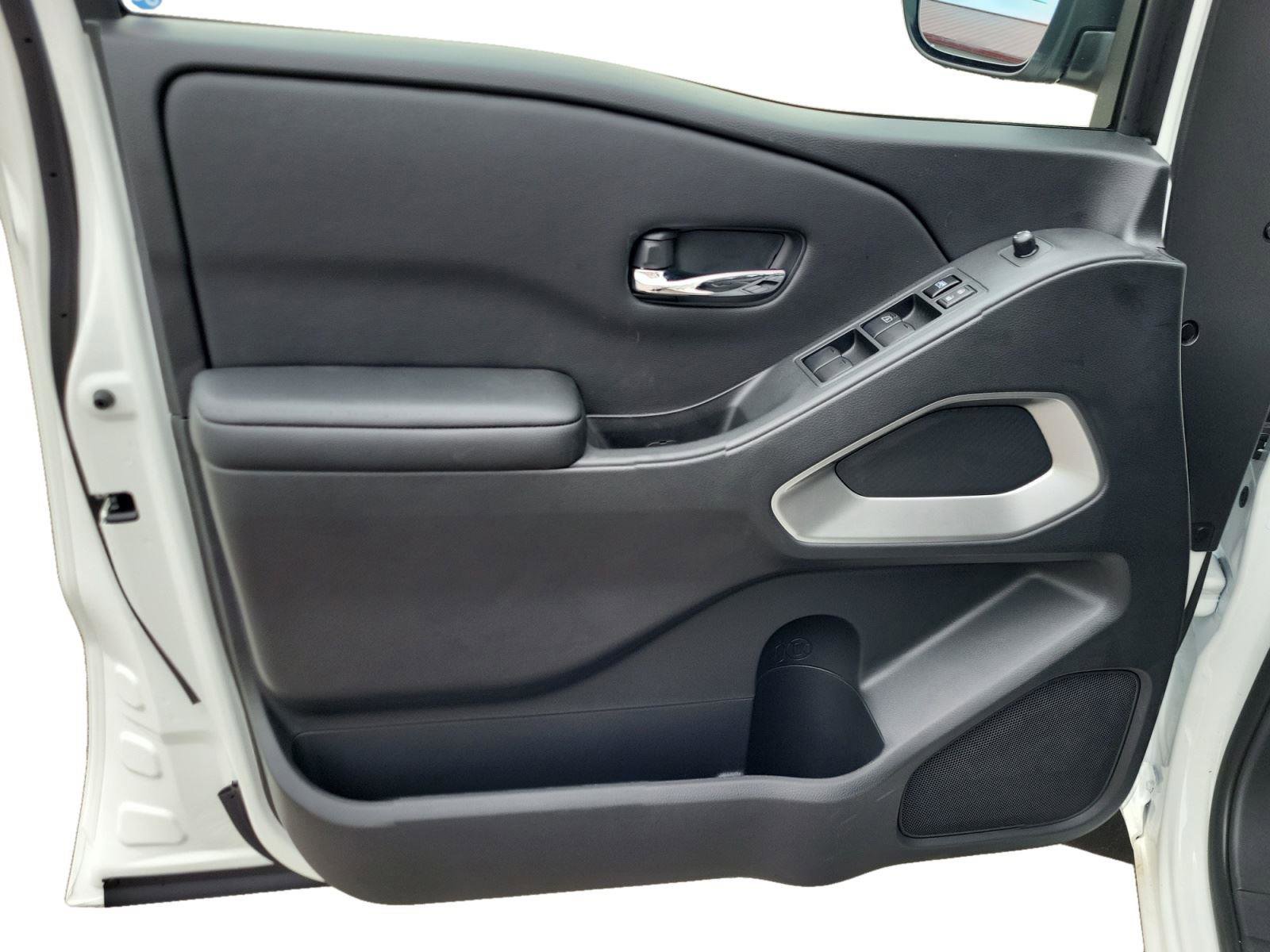 Used 2025 Nissan Frontier SV image 9