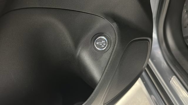 Used 2022 Buick Encore GX Essence w/ Advanced Technology Package FWD image 9