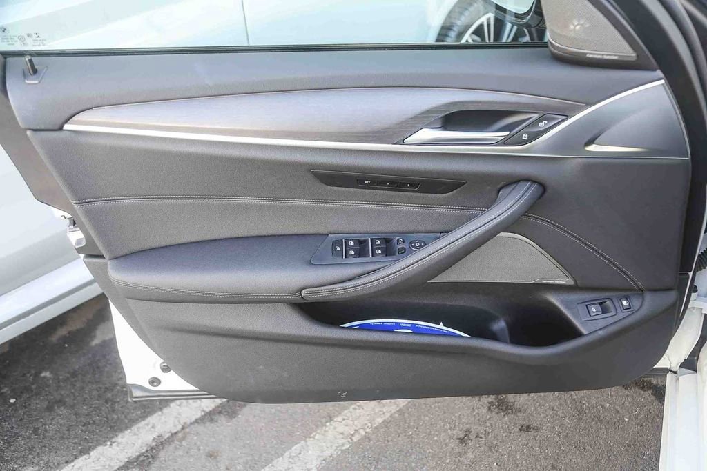 Certified 2023 BMW 530e w/ M Sport Package image 17