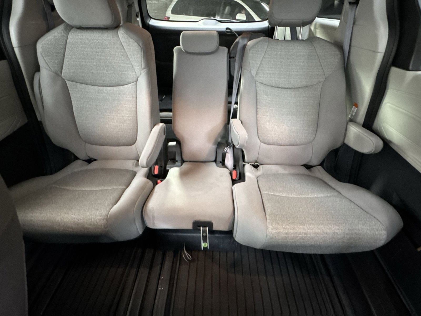 Used 2023 Toyota Sienna LE FWD image 15