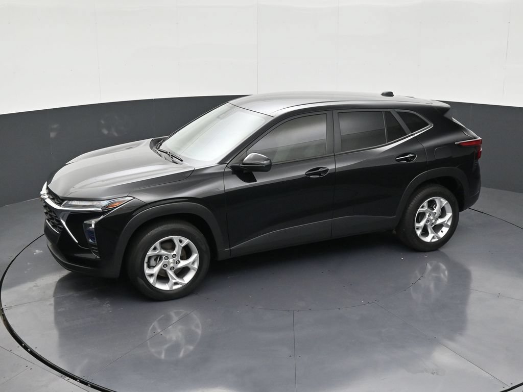 Used 2024 Chevrolet Trax LS w/ LS Convenience Package FWD image 12