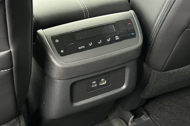 New 2025 Nissan Pathfinder SL image 14