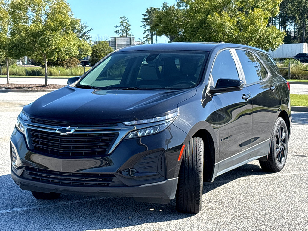 Used 2023 Chevrolet Equinox LS w/ Midnight Edition image 2