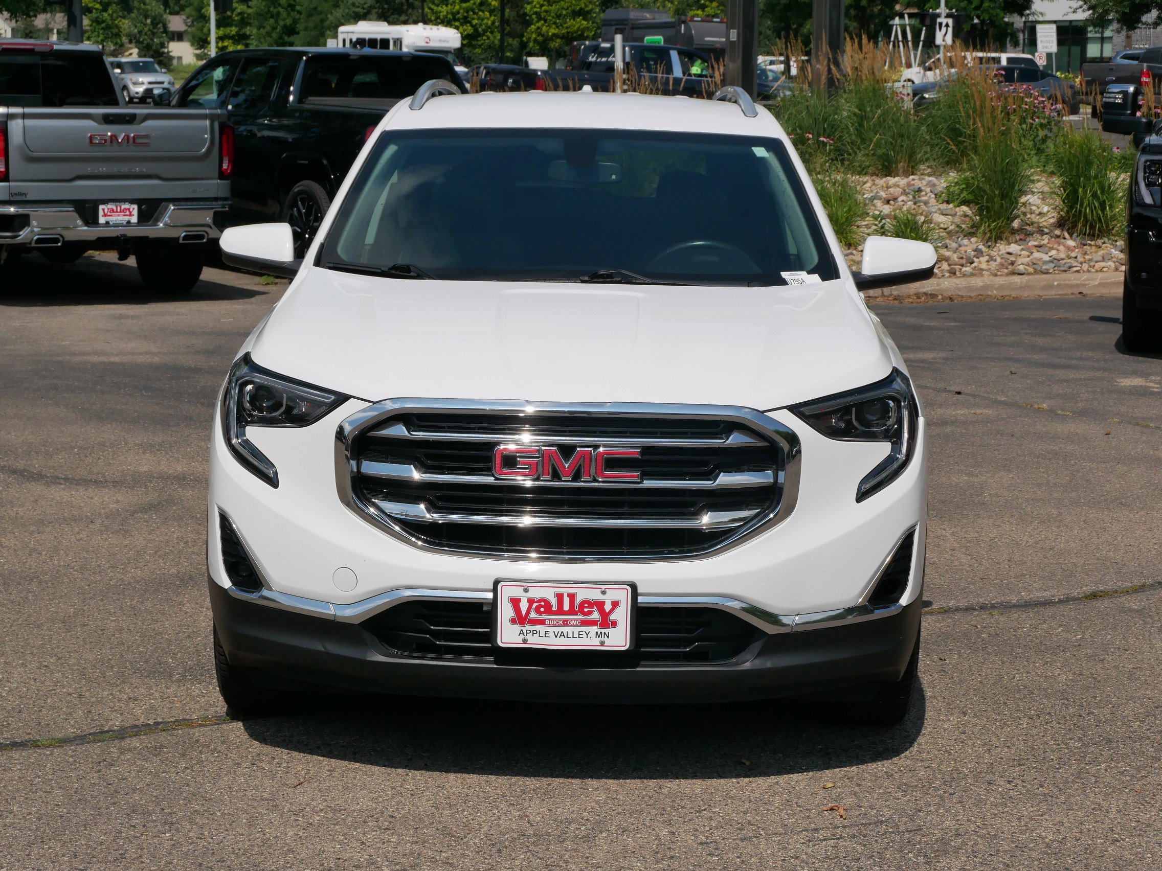 Used 2019 GMC Terrain SLT image 2