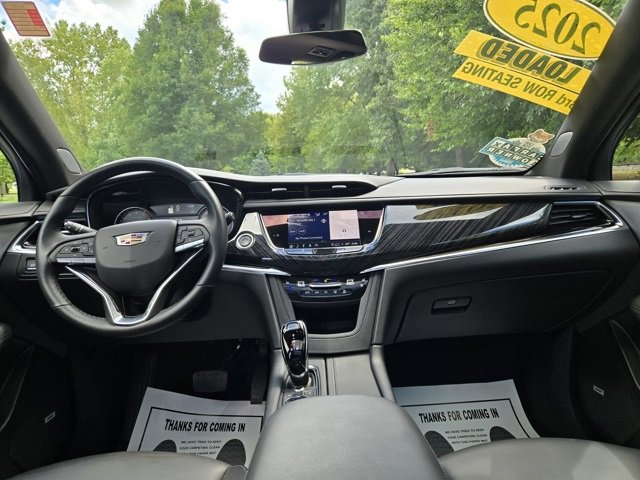 Used 2025 Cadillac XT6 Premium Luxury image 17
