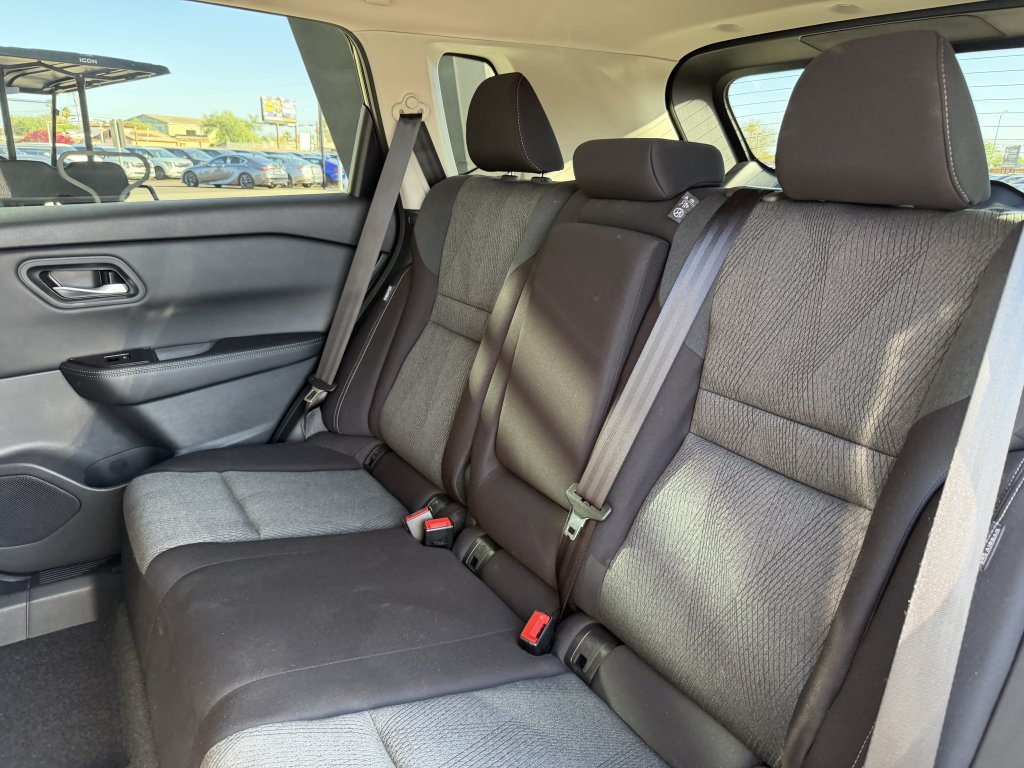 Used 2025 Nissan Rogue SV FWD image 33