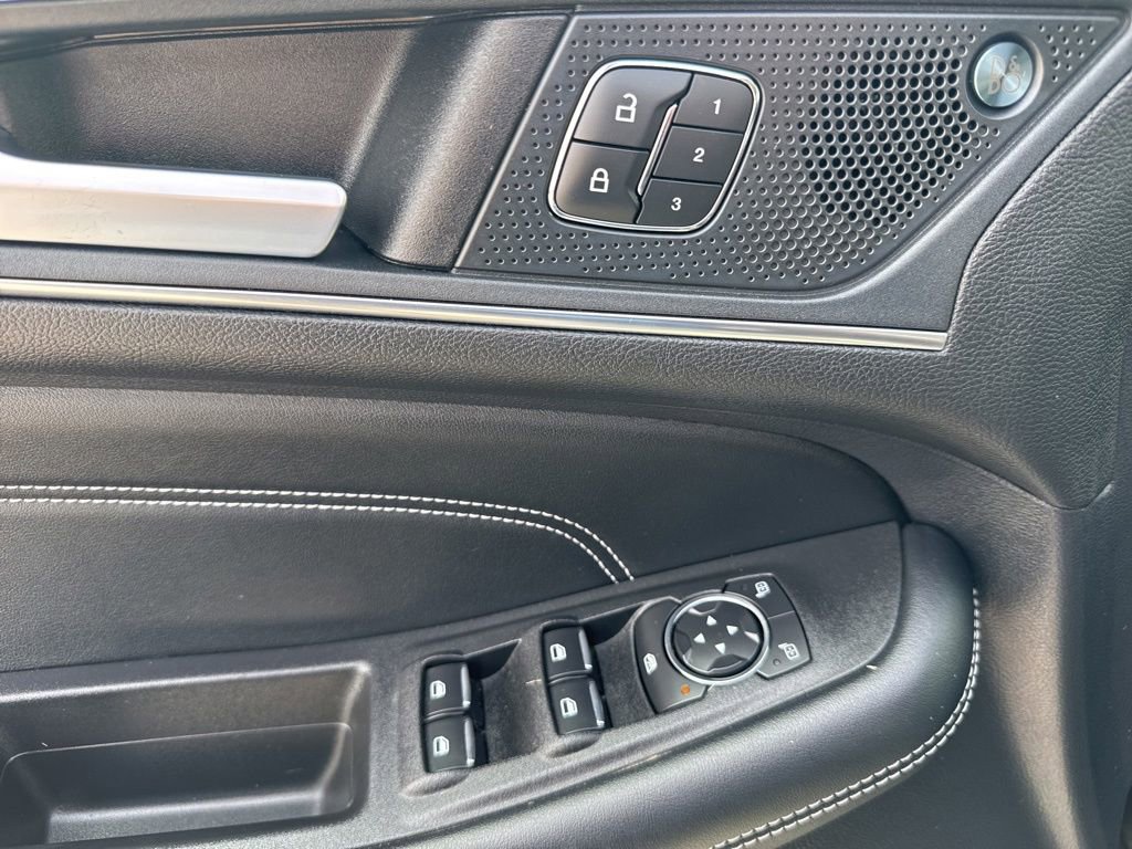 Used 2021 Ford Edge Titanium image 23