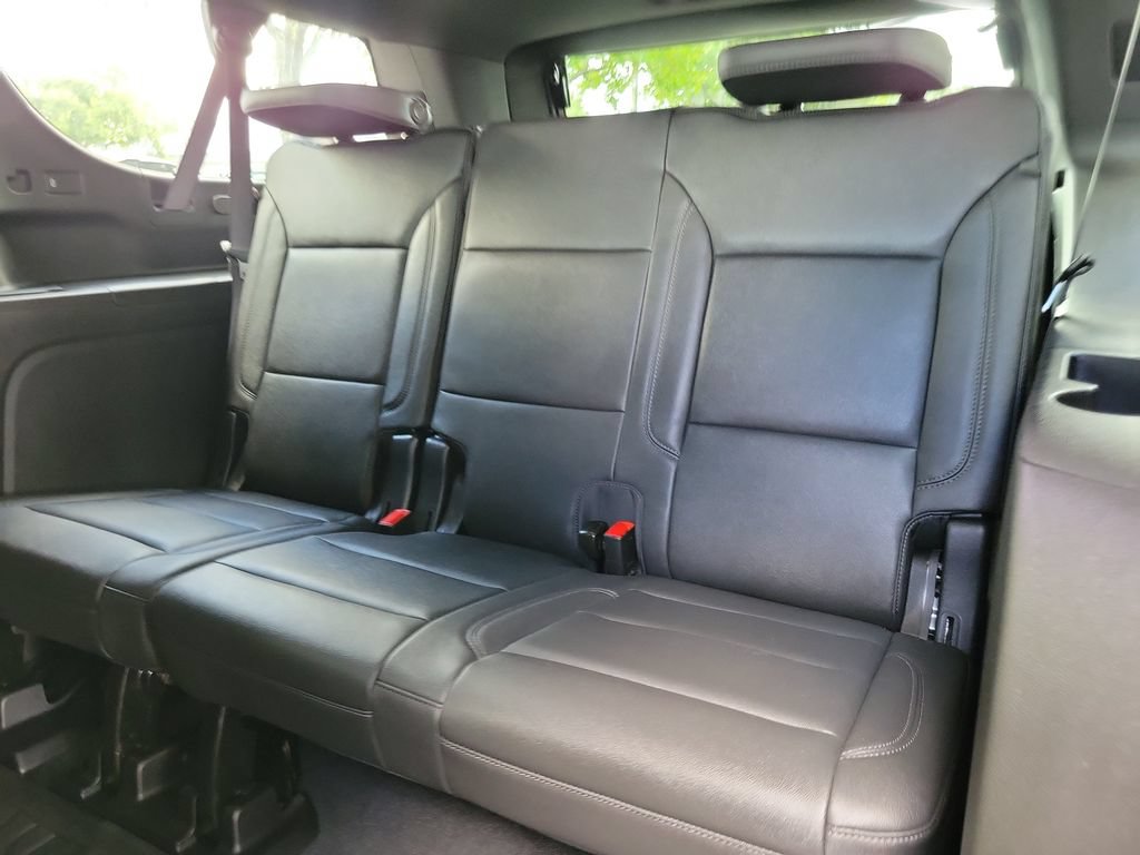Used 2026 Chevrolet Suburban LT RWD image 11