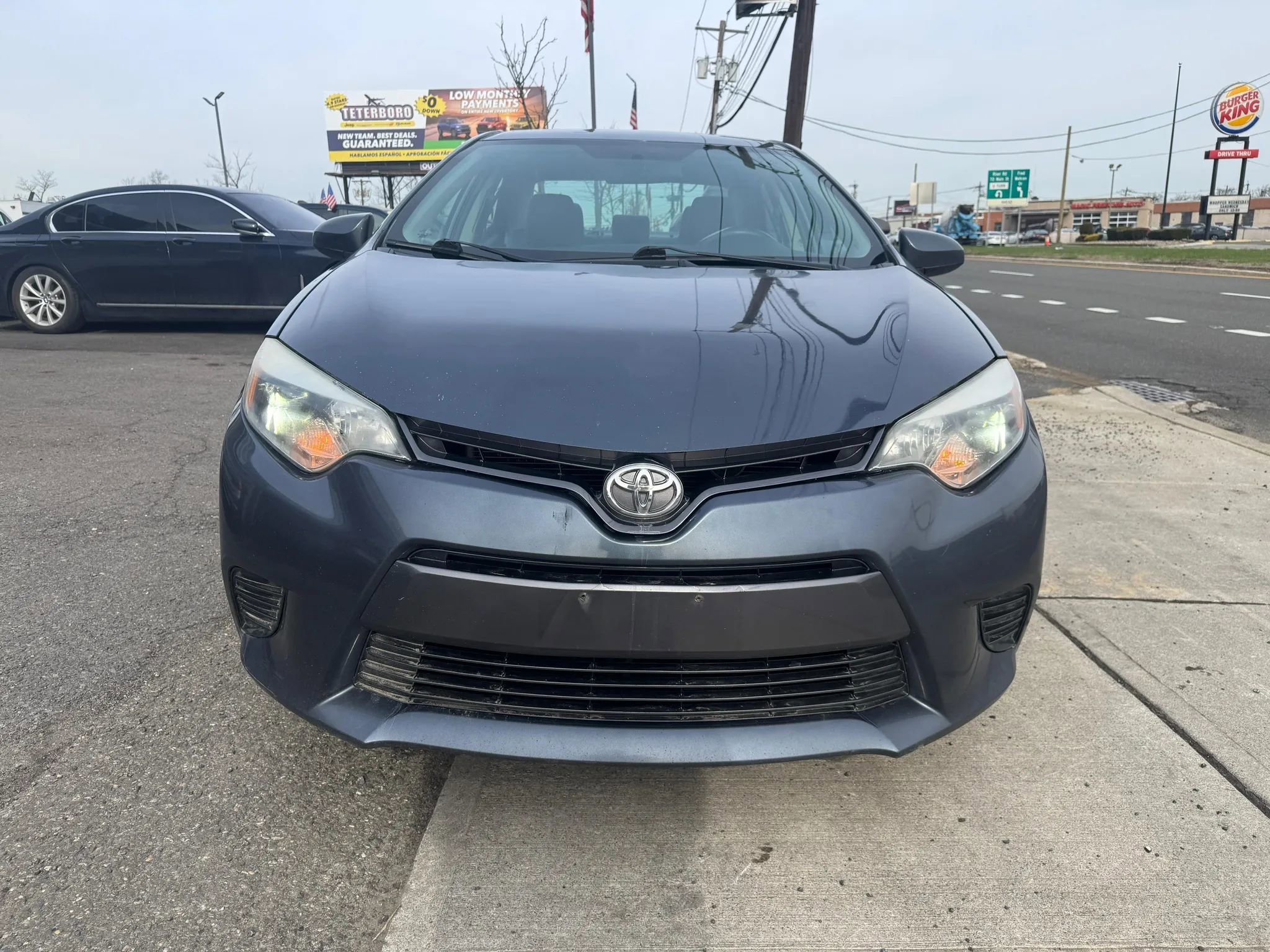 Used 2016 Toyota Corolla LE FWD image 2