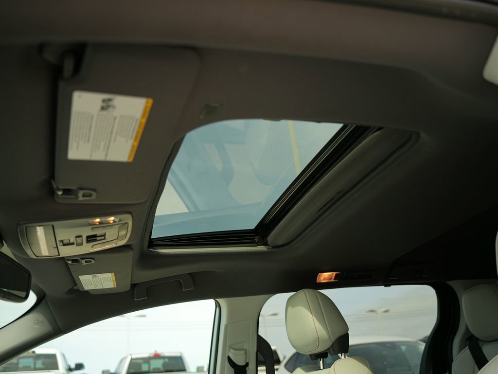 Used 2021 Toyota Sienna XSE FWD image 20