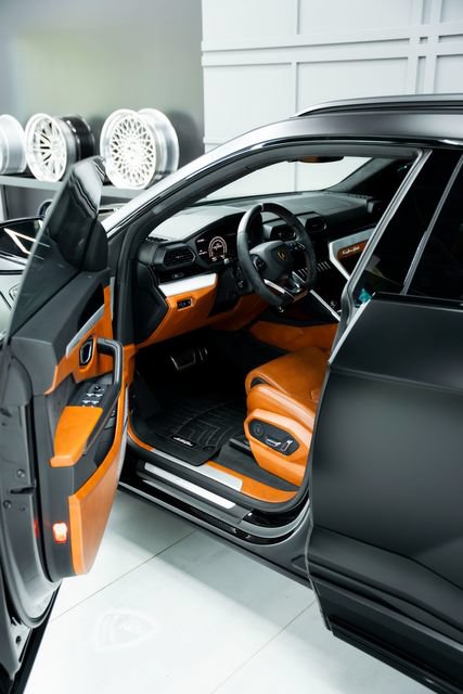 Used 2021 Lamborghini Urus AWD/4WD image 27