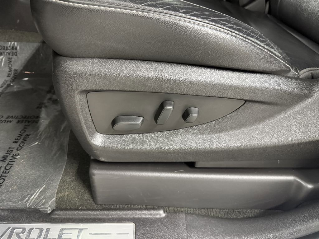 Used 2018 Chevrolet Suburban LT image 12