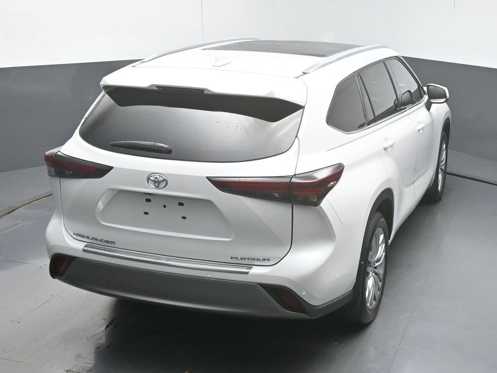 Used 2024 Toyota Highlander Platinum FWD image 48