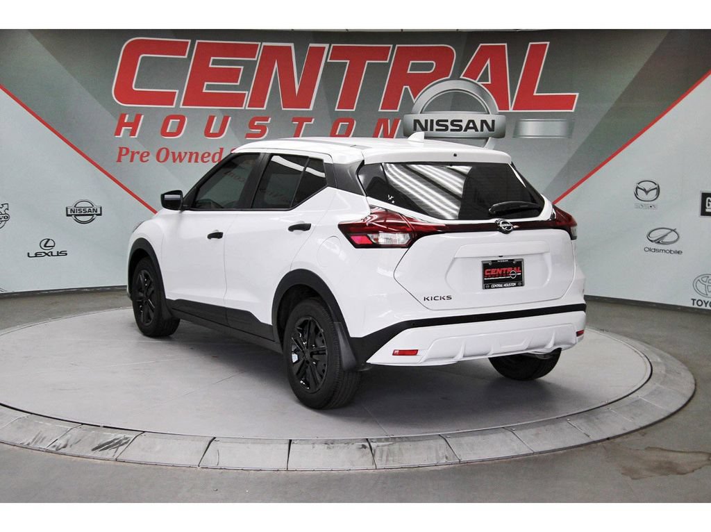 Certified 2025 Nissan Kicks Play S FWD image 4
