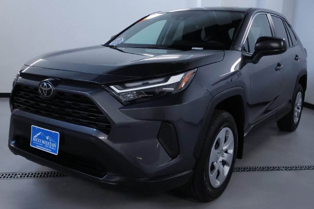 Used 2025 Toyota RAV4 LE AWD/4WD image 3
