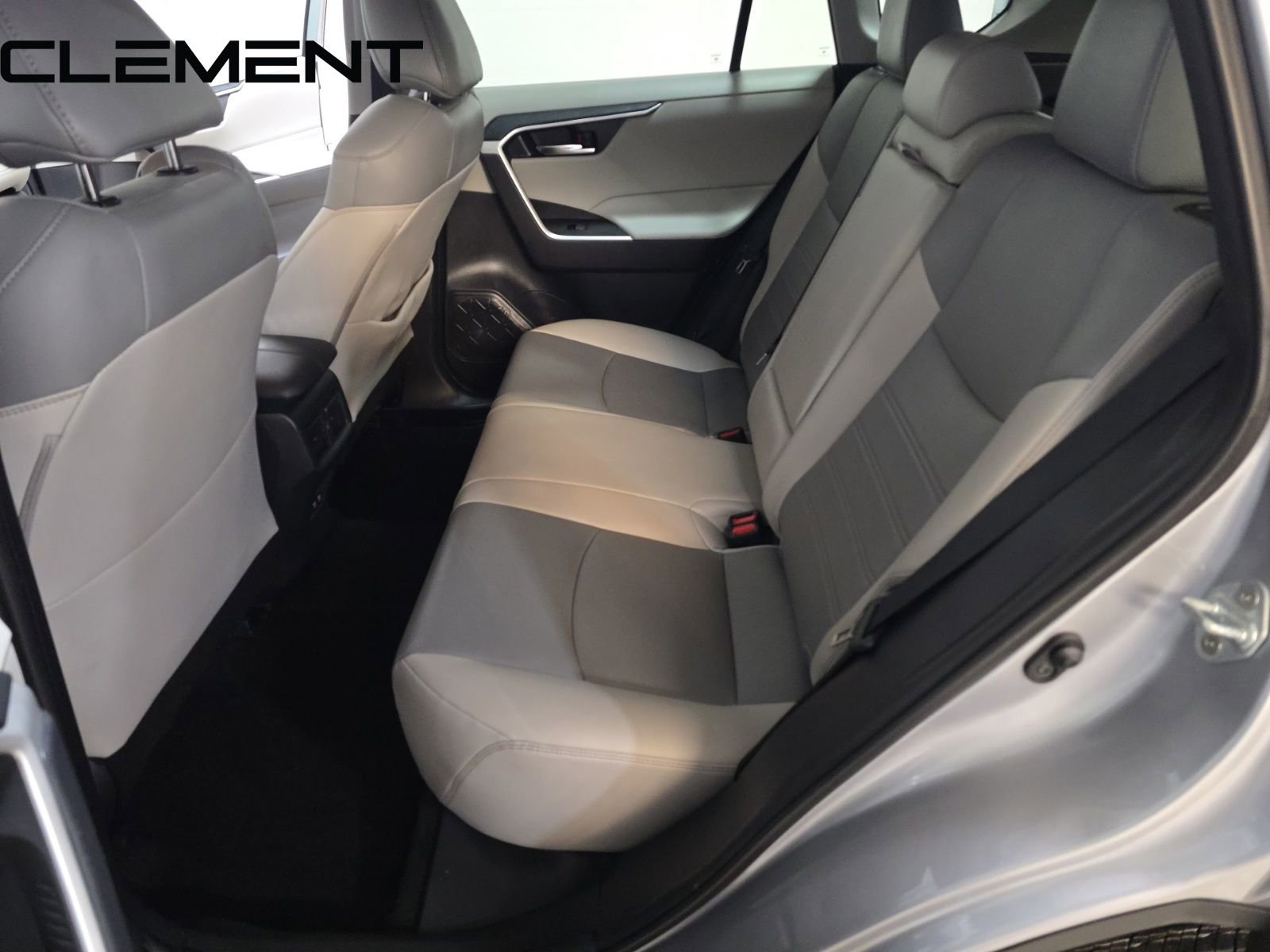 Used 2021 Toyota RAV4 XLE Premium image 34