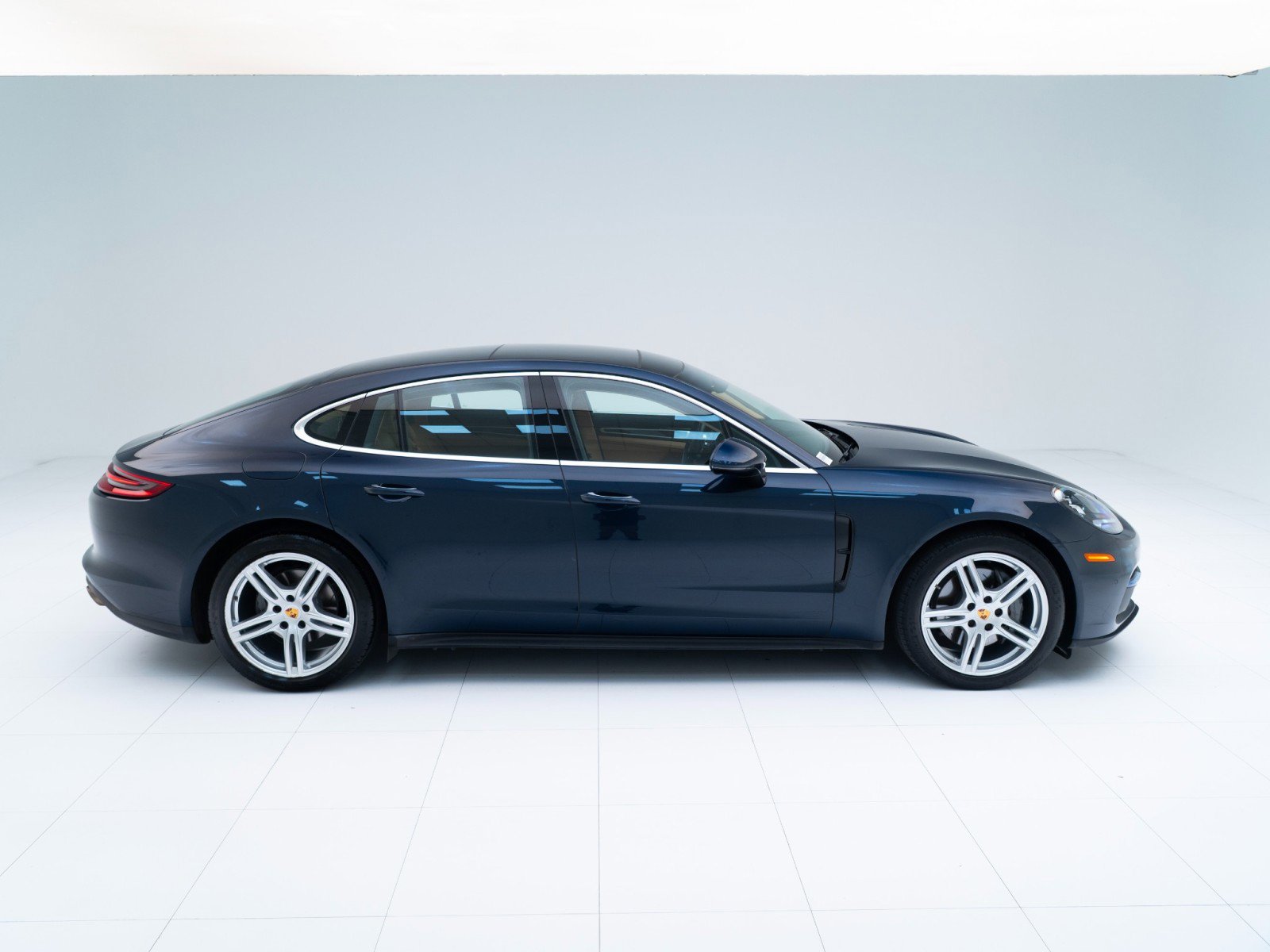 Certified 2018 Porsche Panamera 4S AWD/4WD image 8