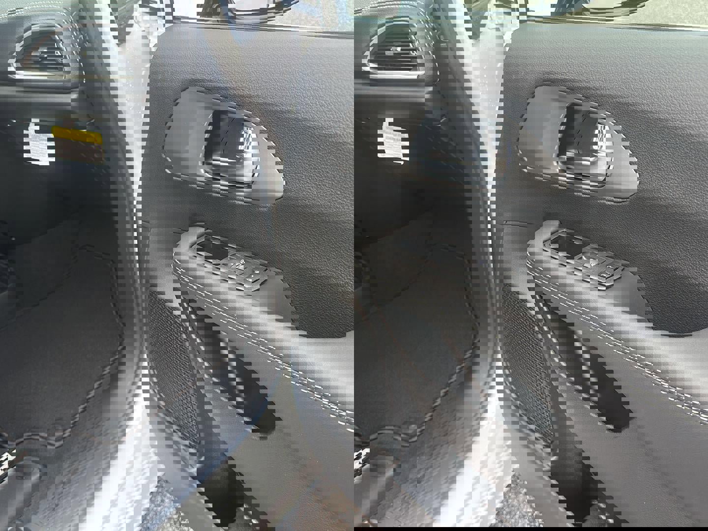 New 2026 Chrysler Pacifica Select image 8