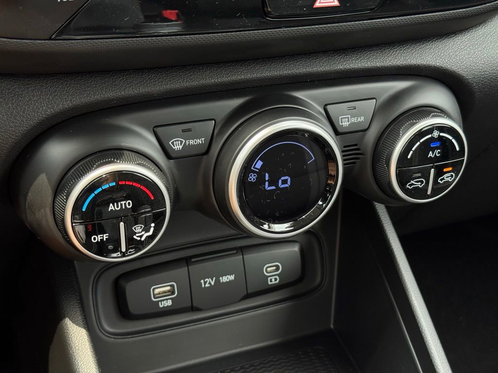 Used 2025 Hyundai Venue SEL image 26