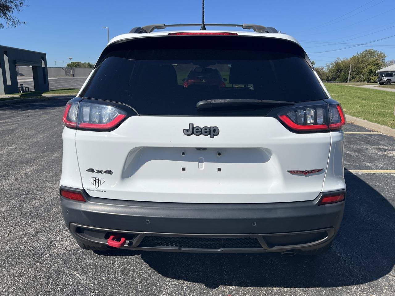 Used 2019 Jeep Cherokee Trailhawk AWD/4WD image 4