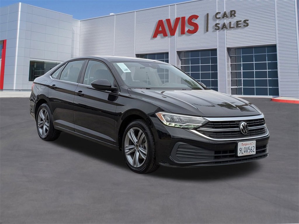 Used 2024 Volkswagen Jetta SE image 3