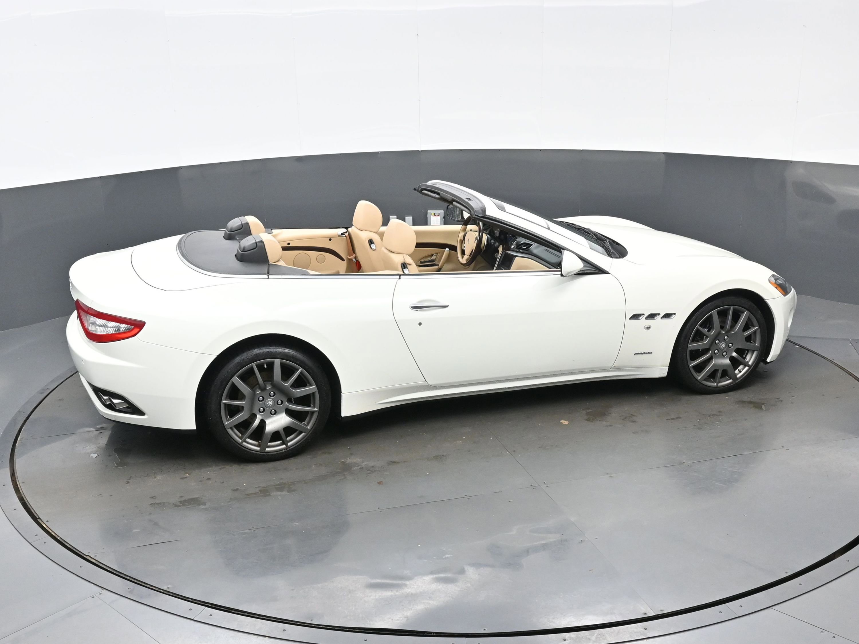 Used 2013 Maserati GranTurismo Sport image 31